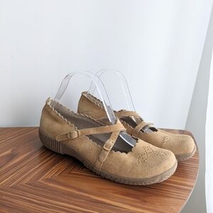 BUM Equipment suede mary janes hiking flats tan camel brown size 8 s1
